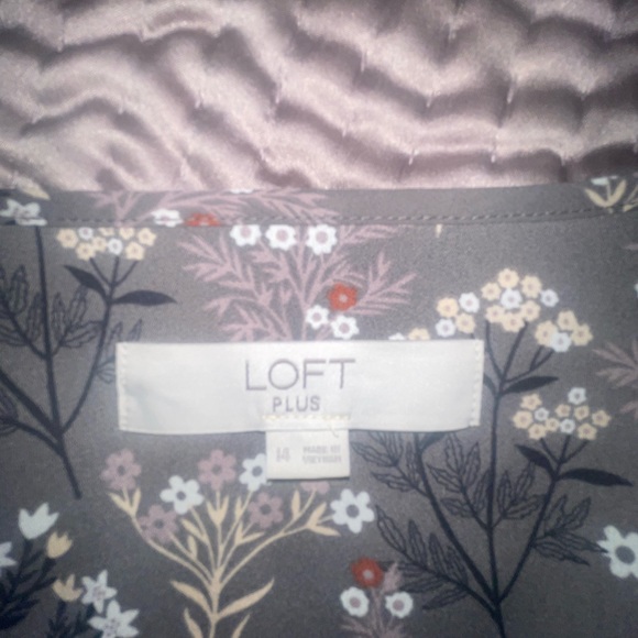 LOFT Plus size 14 Satiny Gray Floral Peplum Blouse - Picture 3 of 3
